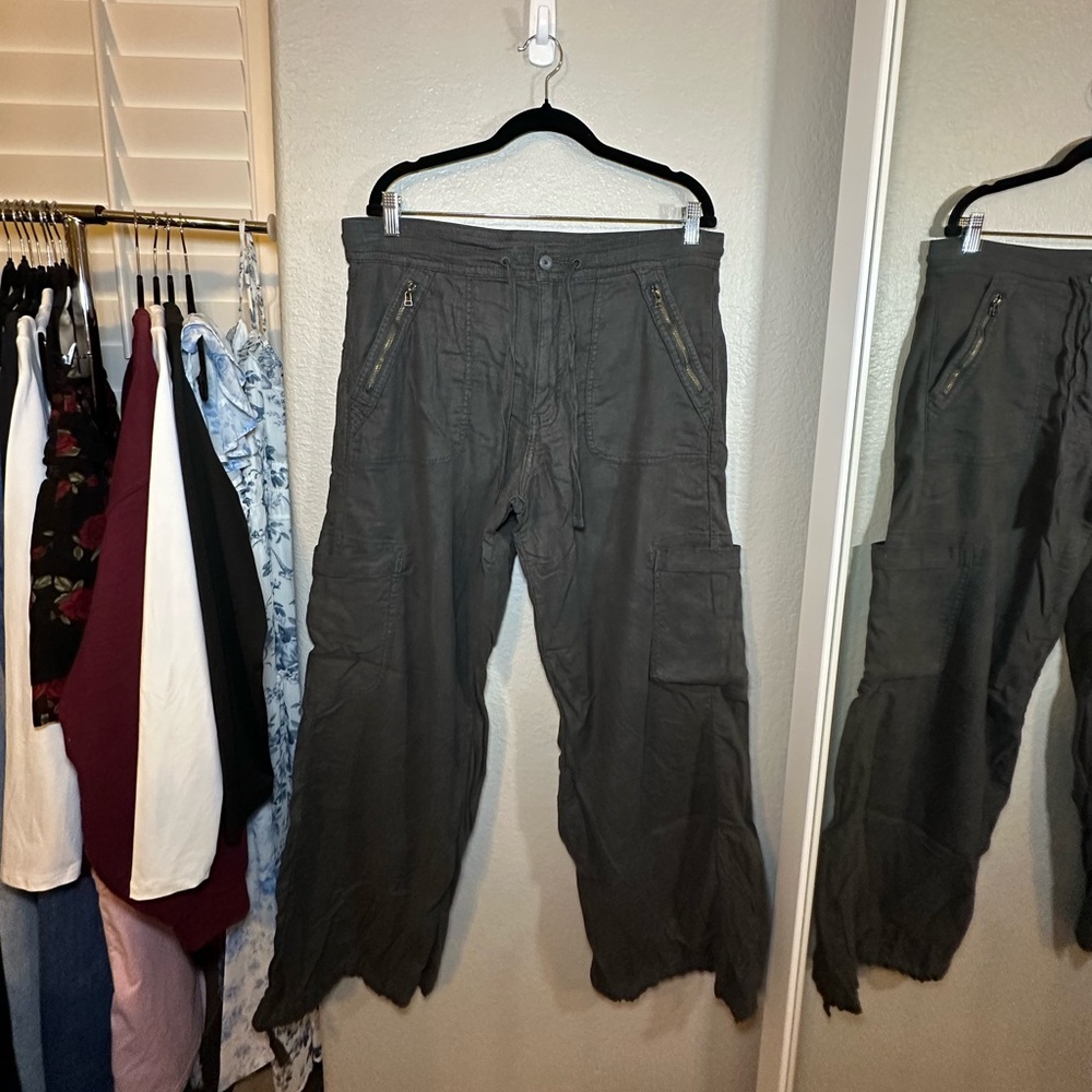 AEO Dreamy Drape Baggy Wide Leg Linen Cargo Pant